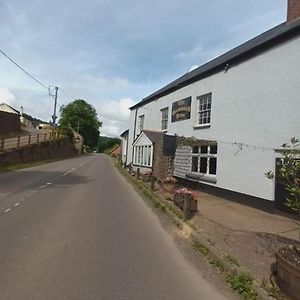 Portsmouth Arms Cottages Chittlehamholt Exterior photo