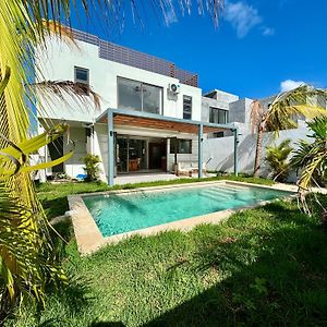 Two Bedroom Villa With Pool For The Perfect Holiday In Mauritius 格兰贝伊 Exterior photo