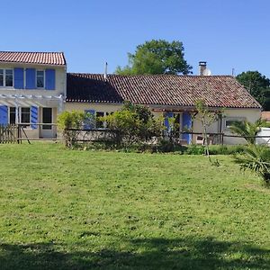 Belle Maison De Vacances Avec Piscine Saint-Simon-de-Bordes Exterior photo