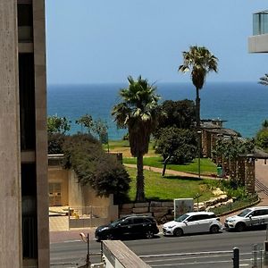 Sea View Apartment With Balcony 内坦亚 Exterior photo
