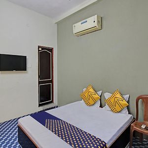 Oyo Hotel G.K Lodging And Guest House Sakardarā Exterior photo