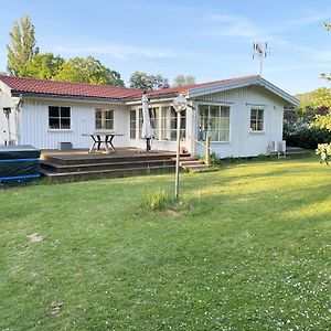 Well-Maintained And Nice Cottage In Popular Stora Ror, North Of 法耶斯塔登 Exterior photo