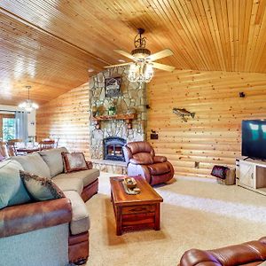 Just A Cast Away Cassville Cabin With Covered Deck Exterior photo