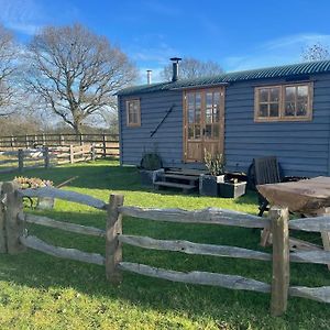 Whittlewood Shepherd'S Hut In Silverstone, Cosy, Rural, Views Exterior photo