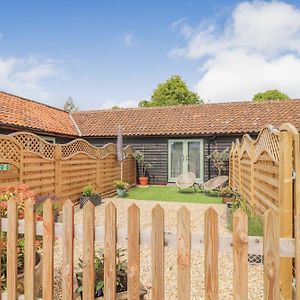 Lovely Brick Barn In The Suffolk Countryside - Dog Friendly, Sleeps 2 埃耶 Exterior photo
