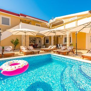 Villa Karmen - Poolhouse - Private Oasis 8 维尔 Exterior photo