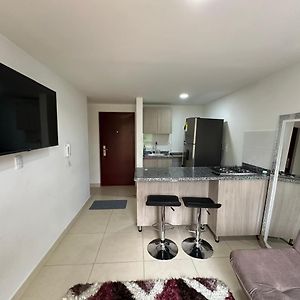 Apartamento Centrico Frente A Universidad Autonoma 马尼萨莱斯 Exterior photo