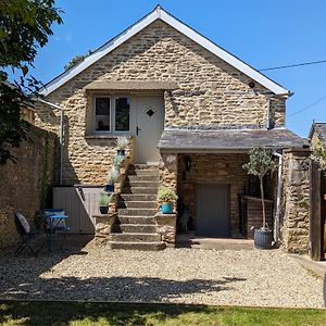 Charming Cotswolds Barn Conversion 奇平诺顿 Exterior photo