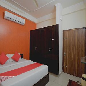 Oyo Hotel Aqueens Plaza Siroli Exterior photo