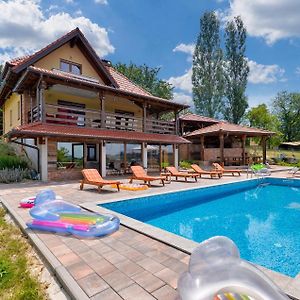 Stunning Home In Zelezna Gora With Sauna Grabrovnik Exterior photo
