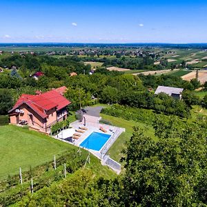 Awesome Home In Ludbreg With Heated Swimming Pool Exterior photo