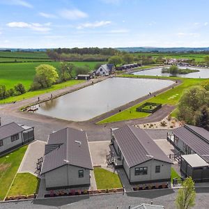 Arranview Lochside Pods & Lodges All With Private Hot-Tubs Fenwick  Exterior photo