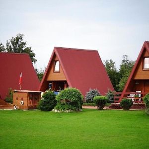 Charmantes Ferienhaus In Karcino Mit Terrasse, Garten Und Grill Exterior photo