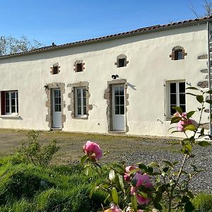 Proche Puy Dufou - Acces Pmr - Les Buardieres Saint-Pierre-des-Echaubrognes Exterior photo