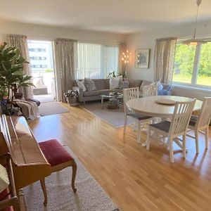 Spacious 3 Bedroom Next To Thon Hotel, Storsenter Shopping, And 15 Minutes To Oslo 桑维卡 Exterior photo