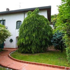 Villa Su Lago Privato A Due Passi Da Milano 塞葛拉特 Exterior photo