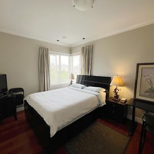 Lucky Room, A Comfortable Bedroom With Private Bathroom Close To Yvr 列治文 Exterior photo