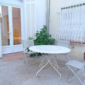 Second Line Beach Apartment With A Garden 昂蒂布 Exterior photo