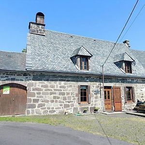 Le Fau Maison De Caractere Au Pied Du Puy Chavaroche Avec Terrasse, Jardin Et Cheminee - Fr-1-742-237别墅 Exterior photo