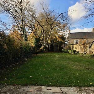 Maison De 6 Chambres Avec Jardin Clos Et Wifi A Carrouges Exterior photo