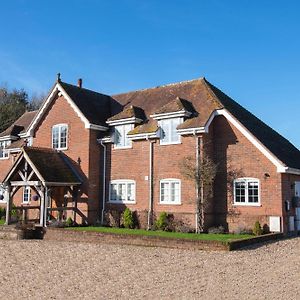 BartleyLangford Farmhouse - New Forest National Park Luxury 4Bd, Hot Tub, Cinema, 10 Acres别墅 Exterior photo