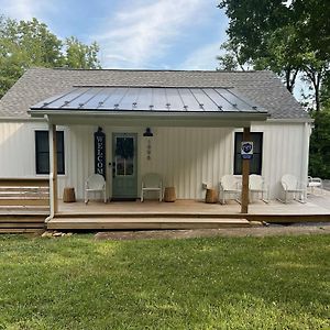 Mid-Century Modern Farmhouse-Style Cottage Afton Exterior photo