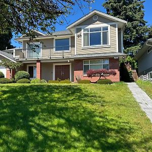 A Private 2-Bedroom Suite In Port Moody Exterior photo