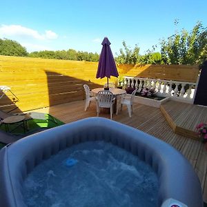 Rians Studio Cosy Avec Terrasse Et Jacuzzi En Plein Air公寓 Exterior photo