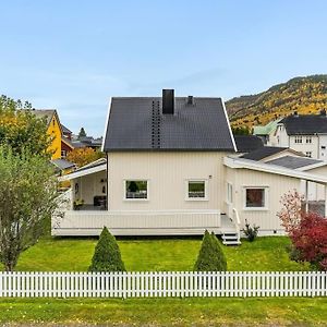Modern House In Secluded Central Orkanger 欧坎哥 Exterior photo