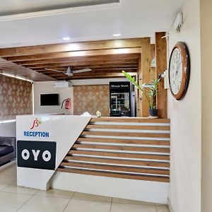 Oyo J3 Royal Guest Rooms Guntūr Exterior photo