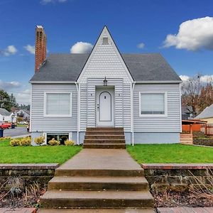 Private New Garden Apartment W Hot Tub Camas Exterior photo