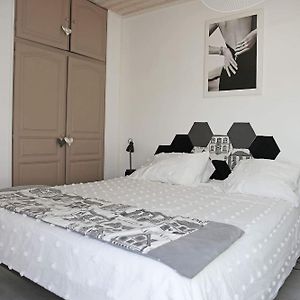 Ferques Chambre Triple Sdb Privee Cuisine, Salon Et Coin Repas Partage酒店 Exterior photo