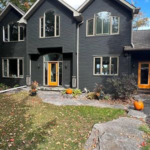 Magnificent Executive Lake House On White Lake Lakefield Exterior photo