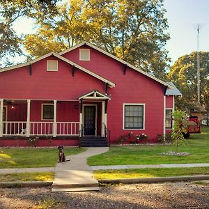 Big Red Spacious, Sleeps Six & Pet Friendly! Coffee City Exterior photo