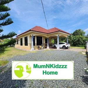 Mumnkidzzz Homestay At Kerteh Kampong Pengkalan Pangan Exterior photo