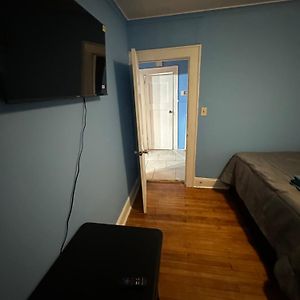 Fidelia Emerald Room Queen Bed Within Minutes Of Newark Liberty International Airport And Newark Penn Station 欧文顿 Exterior photo