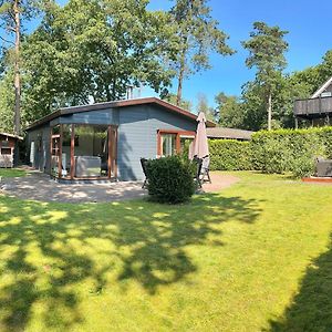 Dubbele Chalet Op Recreatiepark Topparken Op De Veluwe In Beekbergen Met Grote Vrije Tuin En Eigen Parkeerplaats别墅 Exterior photo