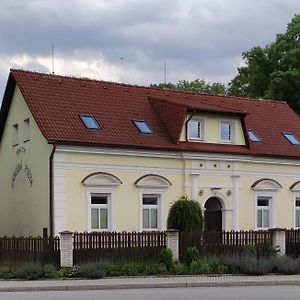 Neznasov Zamecka Posta Penzion酒店 Exterior photo