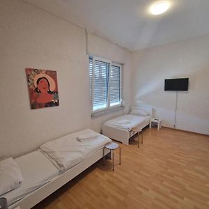 1 Og Links Penzini Monteurzimmer Apartment C Karlsruhe Durlach Fuer 6 Personen Exterior photo