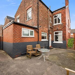 Pass The Keys 3-Bed Home In Lively Levenshulme Village - Sleeps 5, Ideal For Families & Groups 曼彻斯特 Exterior photo