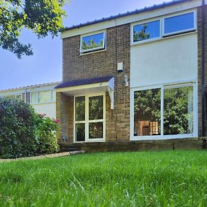 Triple Room In Crawley,Gatwick,West Sussex Ifield Exterior photo