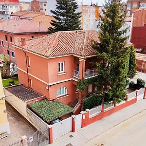 莱昂Casa Palomera - Casa Completa Con Jardin, Gimnasio Y Garaje Privados别墅 Exterior photo