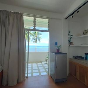 Balabag Absolute Beachfront Studio With Kitchen & Balcony公寓 Exterior photo