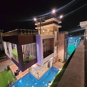 Mount Resorts Lonavala 5 Bhk Luxurious Villa With Private Pool And Full Size Cricket Football Turf Exterior photo