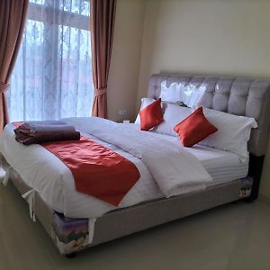 Flora Homestay Syariah 武吉丁宜 Exterior photo