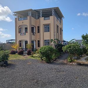 Residence Neerabelle Centre de Flacq Exterior photo