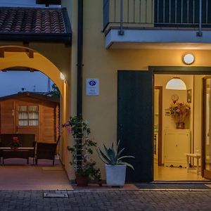 Casa Vacanze B&B Rosita 科蒙斯 Exterior photo