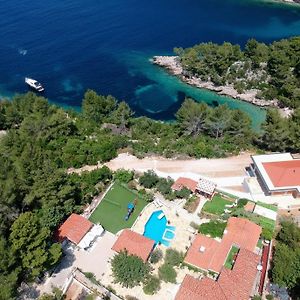 Family Friendly Apartments With A Swimming Pool Cove Poplat, Korcula - 18258 尼亚卢卡 Exterior photo