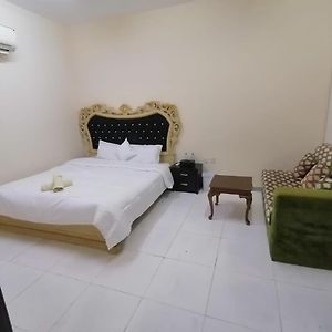 Private Guest Room In Kuwaitat 艾因 Exterior photo