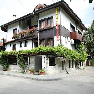 奥兹家庭酒店 洛维奇 Exterior photo